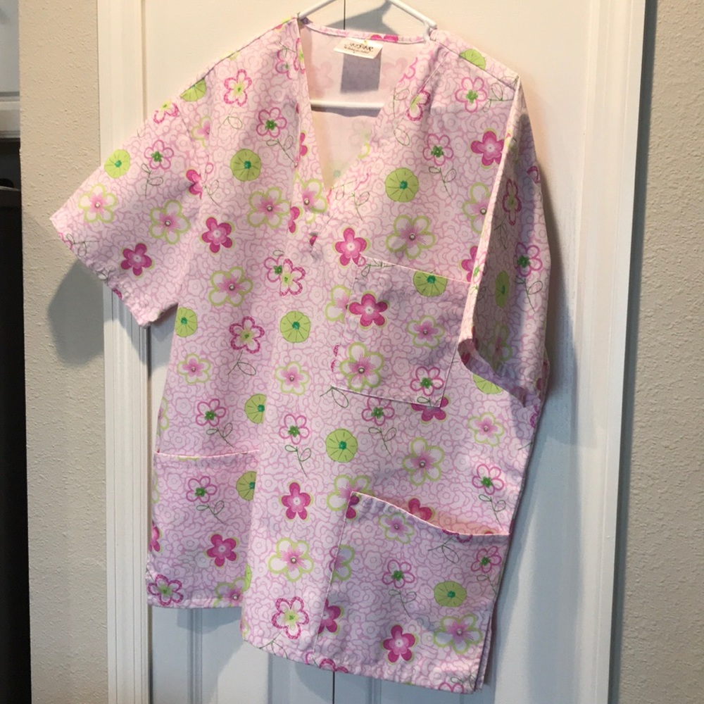 Adar scrub top. NWOT